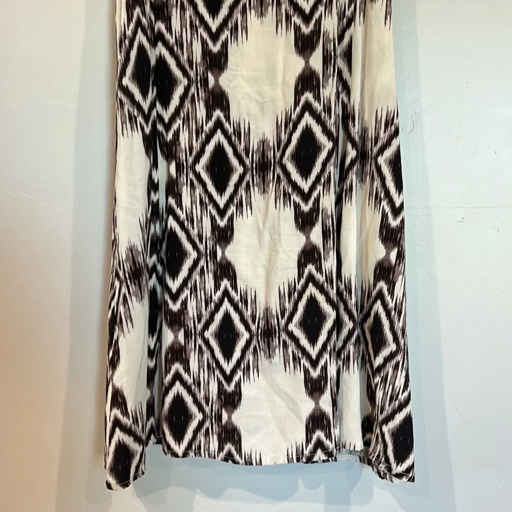 Nectar Clothing size small cream and black side cut out dress